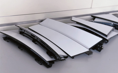 汽配廠的老板們看過來---德尚精機(jī)汽車BC柱貼膜機(jī)