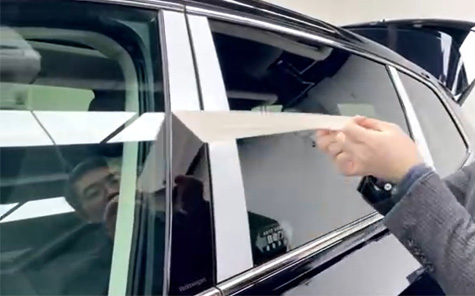 你還在為產(chǎn)品有劃痕而煩惱？換一種方式，讓德尚精機(jī)的汽車BC柱自動貼膜機(jī)幫你解決問題！