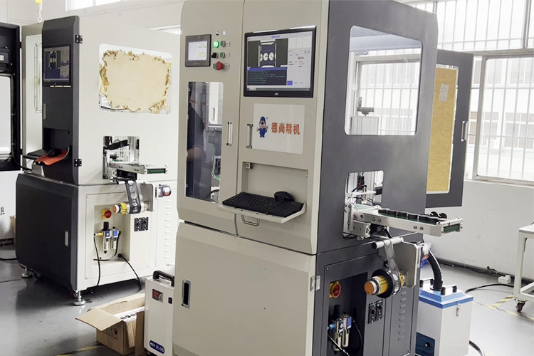 能為您節(jié)省至少10個人工的---視覺自動貼膜機(jī)