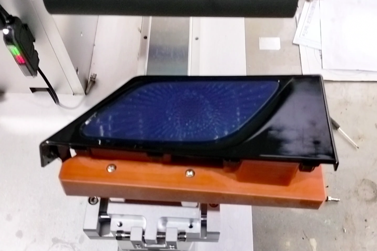 15年匠心打造！這款汽車?yán)荣N膜機(jī)，專治生產(chǎn)效率“拖延癥”