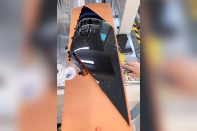 汽配廠降本增效新路徑：汽車D柱貼膜機(jī) 無氣泡貼膜 自動(dòng)貼膜機(jī)廠家