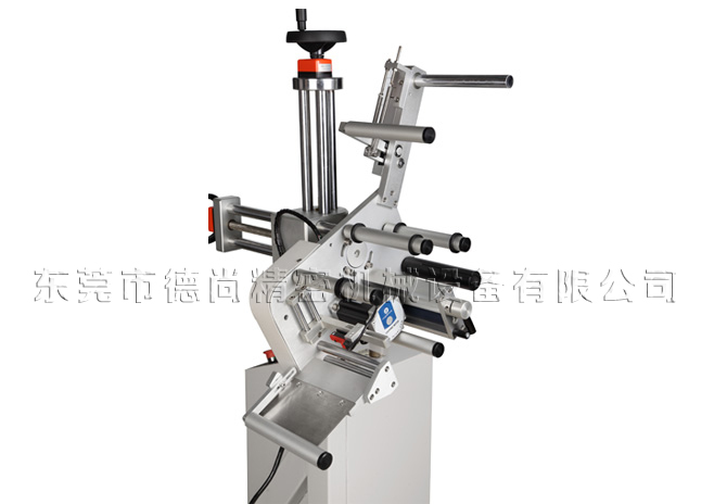 德尚精機貼標簽機工作原理_貼標機原理