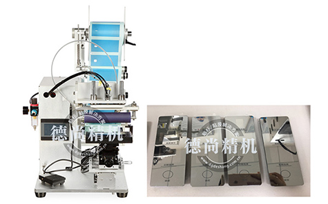 觸控面板半自動貼膜機(jī)廠家為你實(shí)現(xiàn)無氣泡貼附